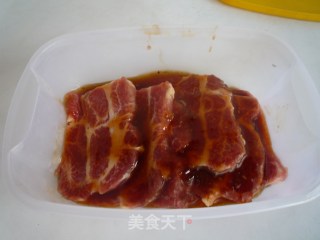 简单到极致的美味——煎梅花肉的做法步骤：2