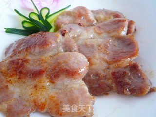 简单到极致的美味——煎梅花肉的做法步骤：5