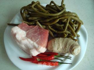 酸豇豆炒肉丁的做法步骤：1