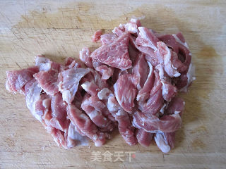 茴香头炒羊肩肉的做法步骤：1
