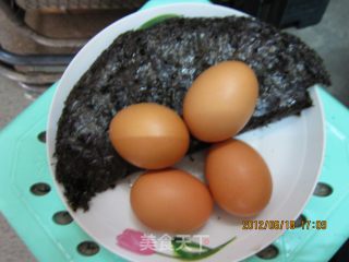 紫菜包蛋的做法步骤：1