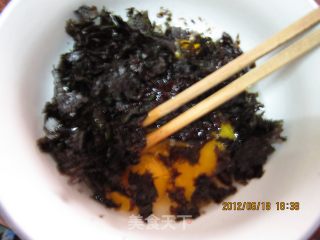紫菜包蛋的做法步骤：2