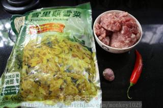 雪里蕻炒肉末的做法步骤：1