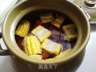 猪脊骨玉米胡萝卜汤的做法步骤：3