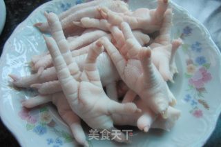 麻辣卤鸡爪的做法步骤：1