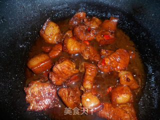 无花肉烧黑豆芽的做法步骤：7