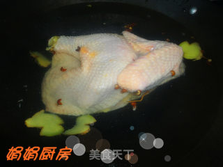 [一鸡两吃]-----美味白切鸡！的做法步骤：2
