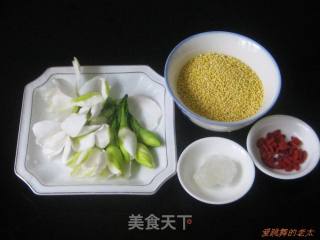 栀子花枸杞小米粥的做法步骤：1