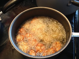 油炸猪肉蔬菜丸子的做法步骤：5
