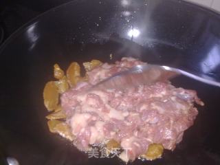 萝卜干炒骨心肉的做法步骤：7
