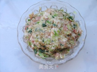 最香不过肉包子——葱香大肉小笼包的做法步骤：3