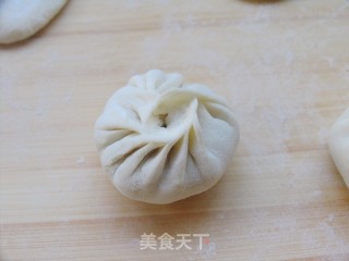 最香不过肉包子——葱香大肉小笼包的做法步骤：13