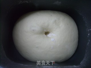 豆沙花朵面包的做法步骤：4