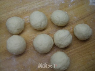 豆沙花朵面包的做法步骤：5