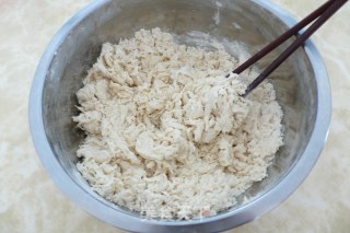 蒸一笼小朋友们喜爱的巧克力味双色小馒头的做法步骤：3