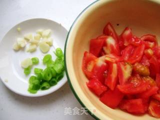 土豆丝炒西红柿的做法步骤：2