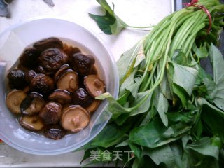 没有放盐的--豆鼓香菇地瓜叶的做法步骤：1