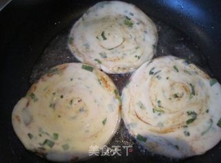 椒香葱花饼的做法步骤：11