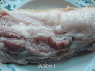 油焖五花肉的做法步骤：1