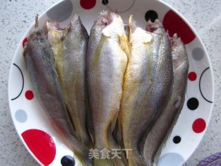 酱香黄花鱼的做法步骤：1