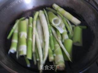 省油版油焖笋的做法步骤：2