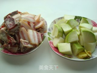 香味浓郁的青萝卜炖腊肉的做法步骤：3