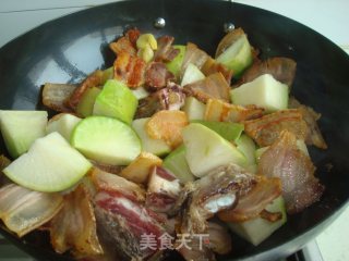 香味浓郁的青萝卜炖腊肉的做法步骤：7