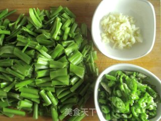 小炒空心菜梗的做法步骤：2