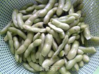剁椒拌毛豆的做法步骤：1