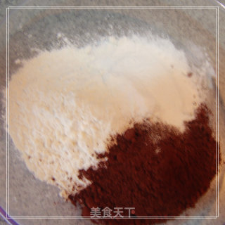 原来名气很大的蛋糕做起来却很简单------黑森林蛋糕的做法步骤：3