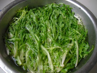 清热去火……凉拌苦菊的做法步骤：2