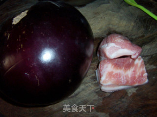 家常菜---五花肉烧茄子的做法步骤：1