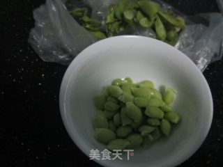 香菇肉丝饭，再搁上俩鸡蛋，鲜美啊的做法步骤：2
