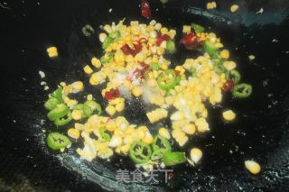 甜玉米炒饭的做法步骤：4