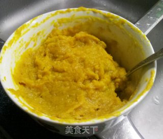 电饭煲版南瓜面包的做法步骤：1
