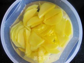 芒果炒牛肉的做法步骤：3