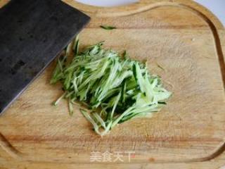 麻汁凉面的做法步骤：1