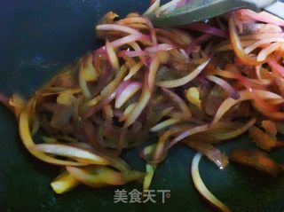 超级下饭菜——洋葱煸腊肠的做法步骤：7