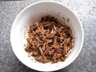 卷饼、馒头的好搭档-----蒜香拌卤肉的做法步骤：4