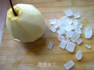 冰糖雪梨的做法步骤：1