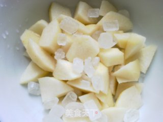 冰糖雪梨的做法步骤：2