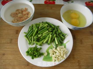 鸡蛋海米炖蒜薹的做法步骤：2
