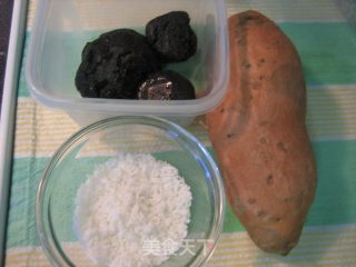 粗粮细做饭后甜品——椰香蜜汁红薯球的做法步骤：1