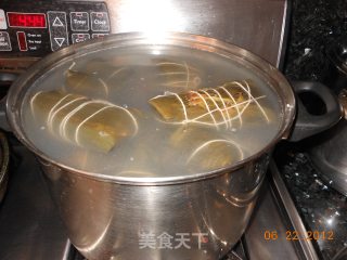 广式花生蛋黄粽的做法步骤：13