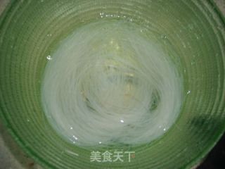 蒜茸粉丝蒸扇贝的做法步骤：2