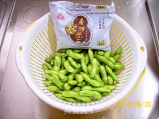 无氧香糟毛豆的做法步骤：1