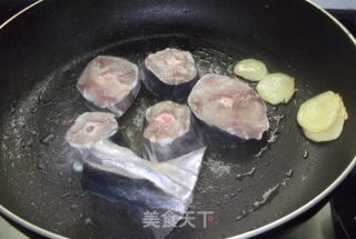 煎马鲛鱼的做法步骤：3