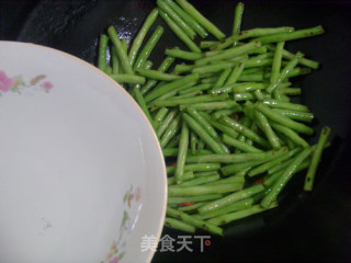 炒豇豆的做法步骤：3
