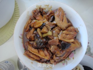 香菇鸡翅的做法步骤：1