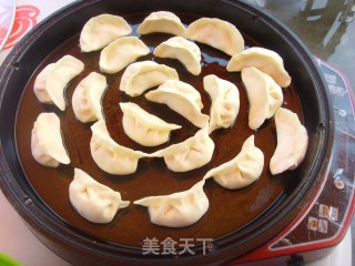 漂亮的水煎饺的做法步骤：11